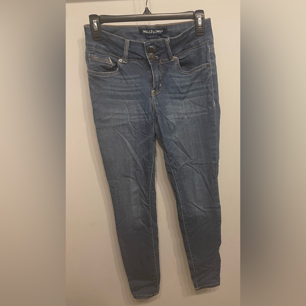 Wallflower Women's Classic Blue Skinny Jeans